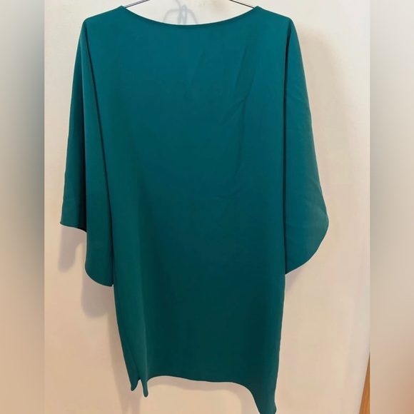 Elie Tahari Emerald Green Dress with Flowy Sleeves Size 2 - Picture 2 of 5